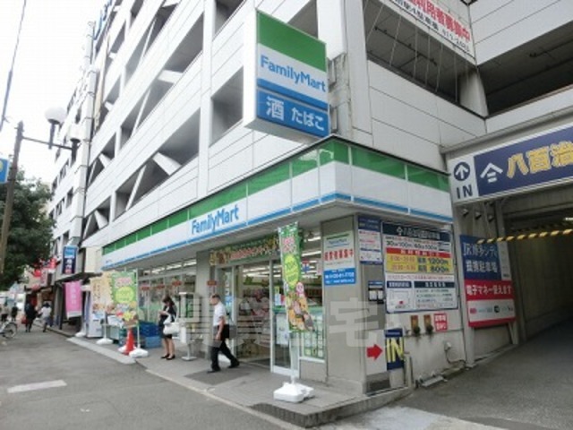 コンビニ　ファミリーマート　博多駅前四丁目（コンビニ）まで569m