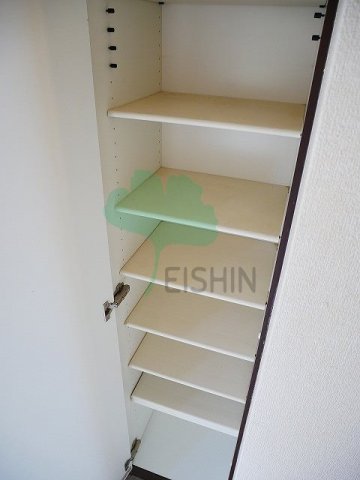 玄関　下駄箱もしっかりついてます！
