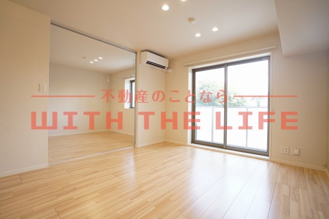 居室・リビング　同建設会社施工の物件の写真となります。※現状優先