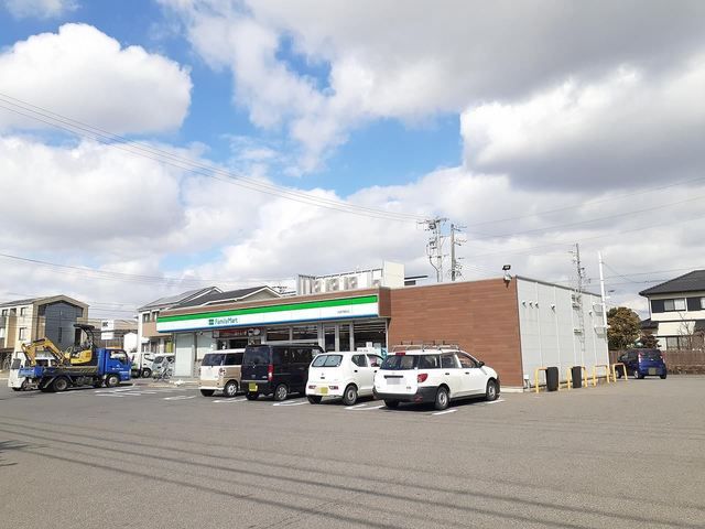 コンビニ　ファミリーマート 西尾伊藤町店（コンビニ）まで900m
