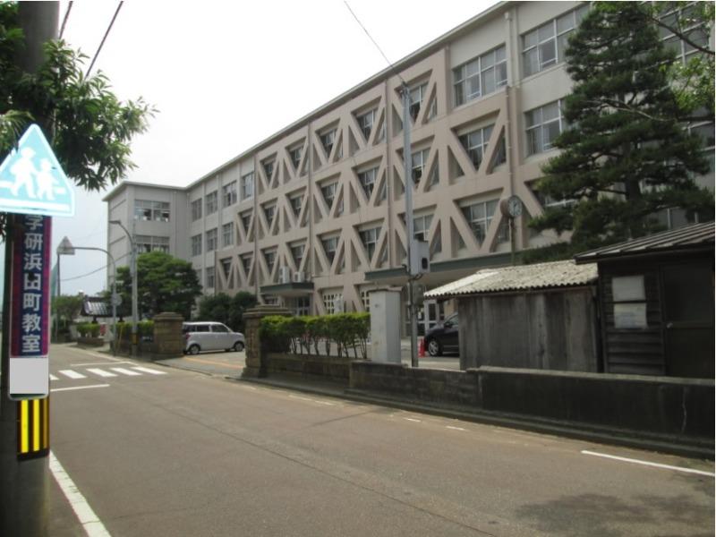 小学校　稚松小学校（小学校）まで830m