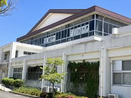 小学校　宇部市立黒石小学校（小学校）まで725m