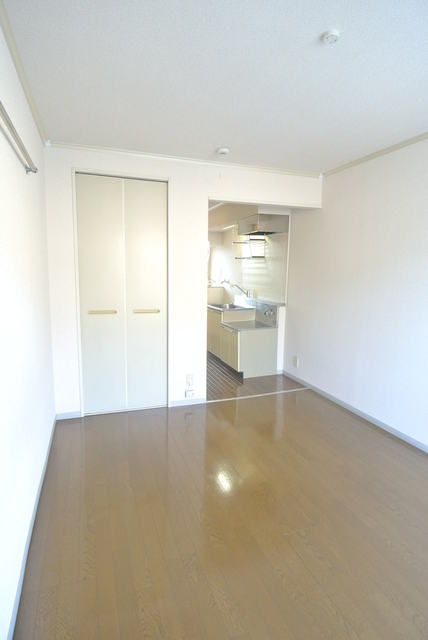 居室・リビング　洋室６帖　南向きのお部屋です♪