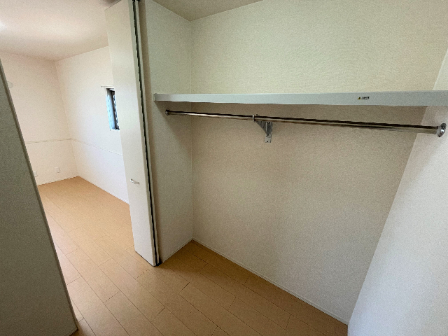 収納　奥行きのあるウォークインクローゼット