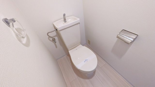 WESTヒルズ関空泉南ハイツ1のトイレ写真