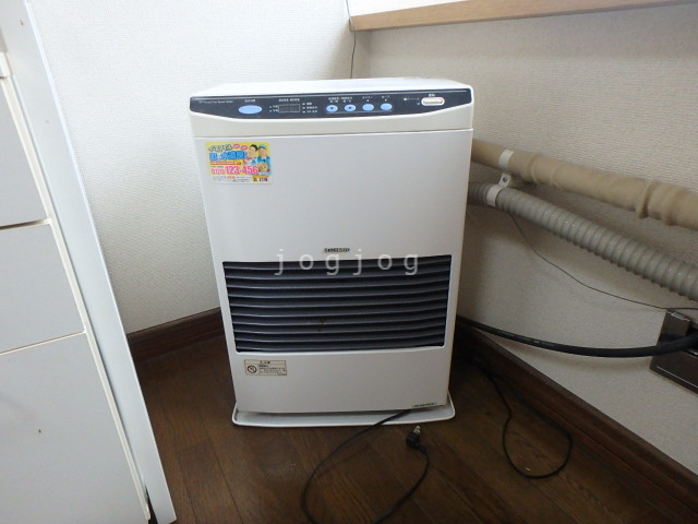 その他設備　冬はあったか石油ストーブです。