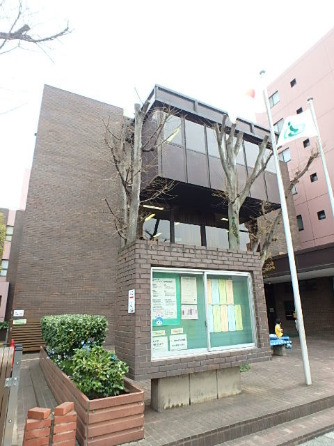 図書館　北浦和図書館（図書館）まで900m