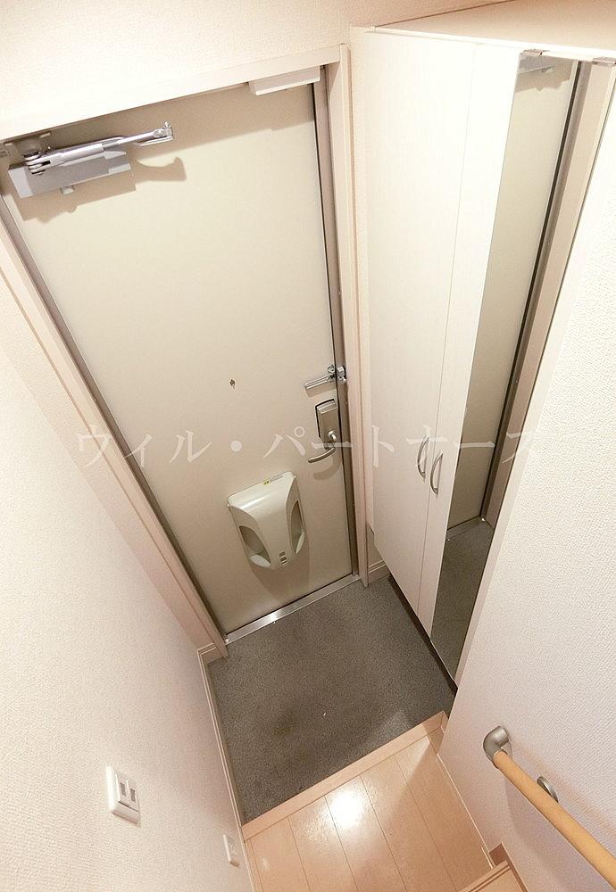ＪＲ中央線 東中野駅 徒歩7分 2階建 築11年の玄関写真