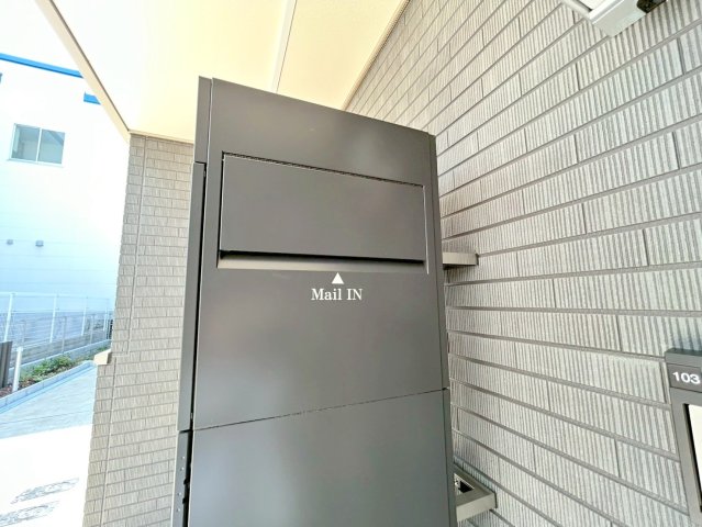 ロビー　ロビーにある各部屋毎のメールボックス。