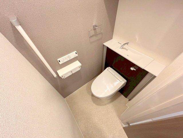 トイレ　綺麗なトイレにはウォシュレット標準装備です。