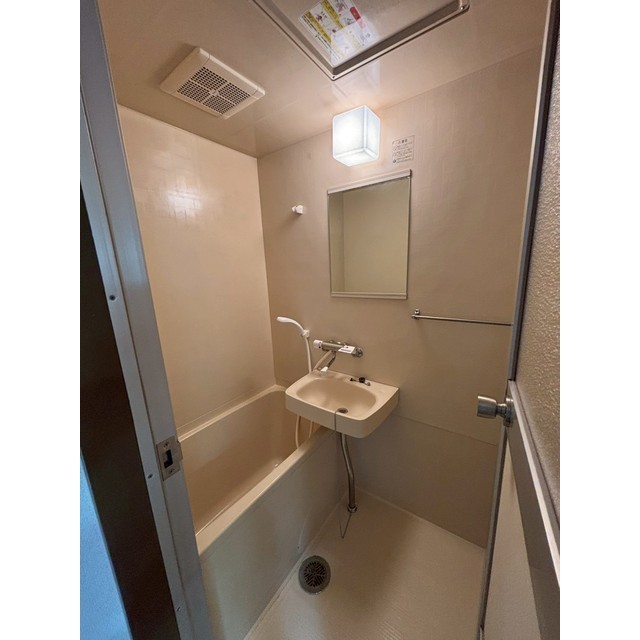 バス・シャワールーム　他部屋の写真