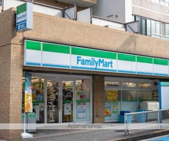 コンビニ　ファミリーマート三田聖坂下店（コンビニ）まで135m