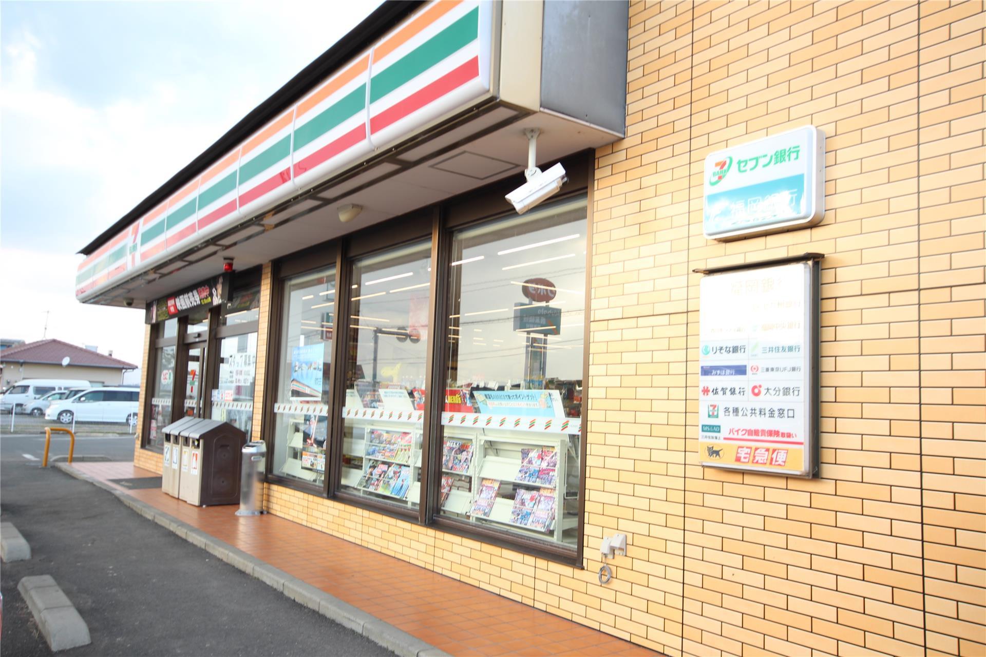 コンビニ　セブンイレブン豊前三毛門店（コンビニ）まで818m