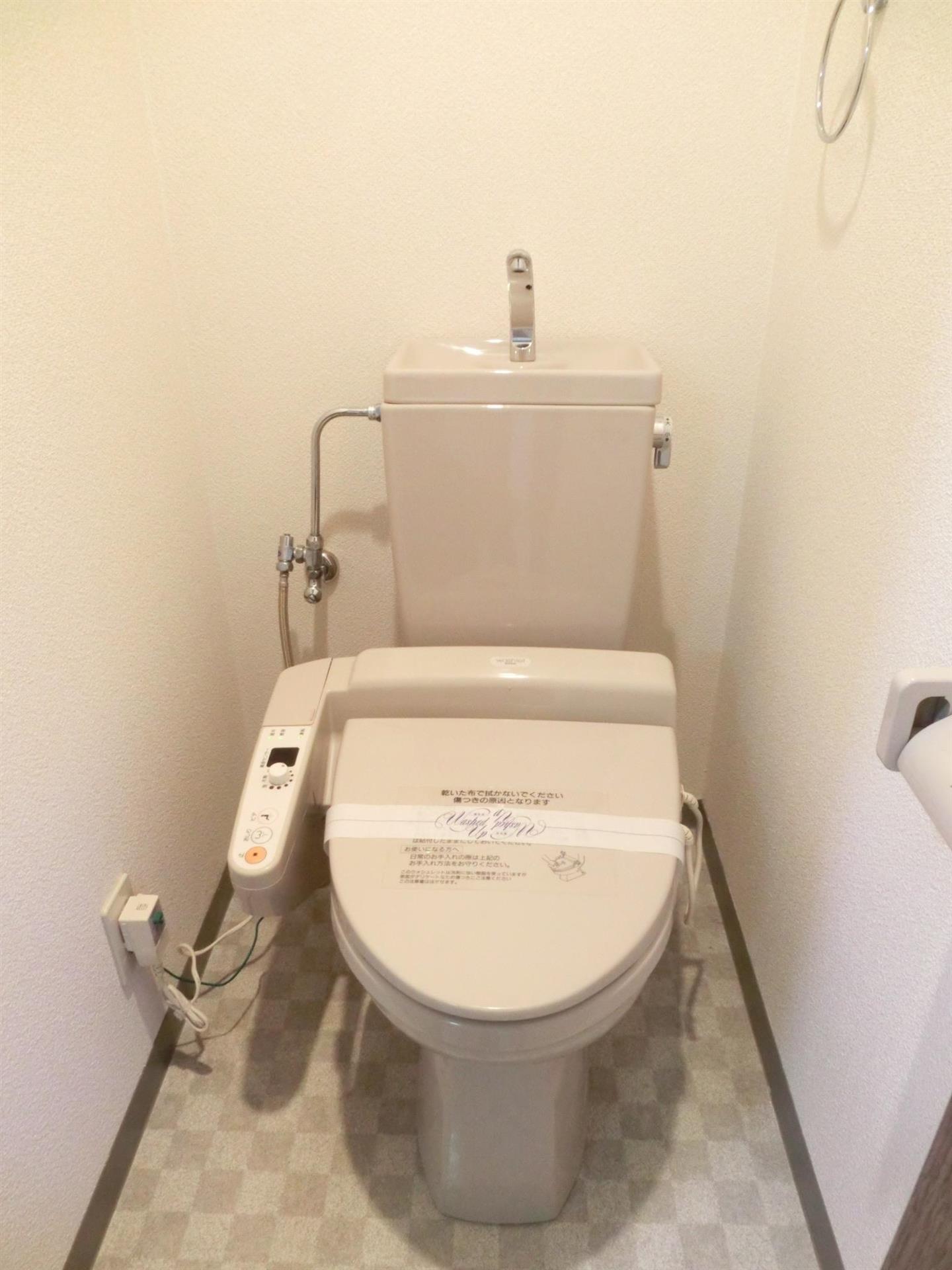 トイレ　ウォシュレット有り
