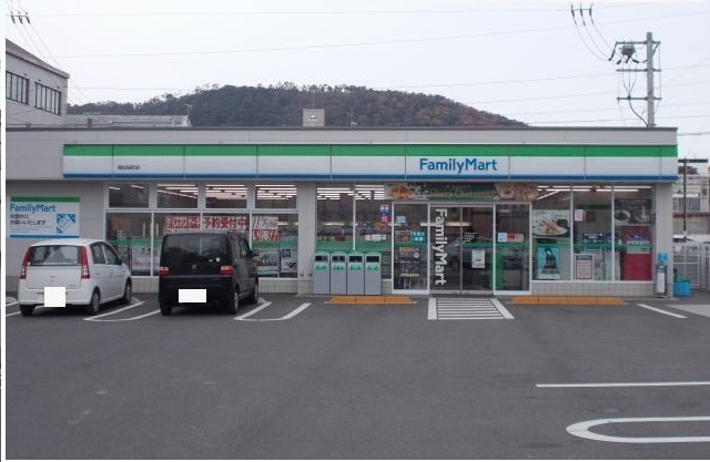 コンビニ　ファミリーマートさん（コンビニ）まで450m