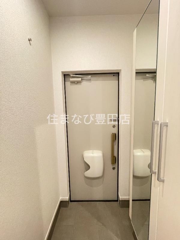 玄関　同型別部屋写真