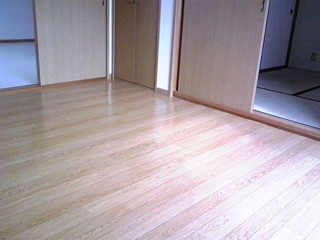 ベルシャイン柏原の居間写真