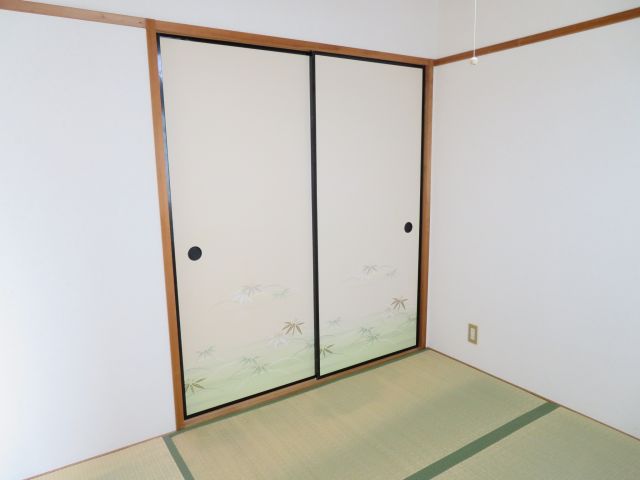 ベルシャイン柏原の内装写真