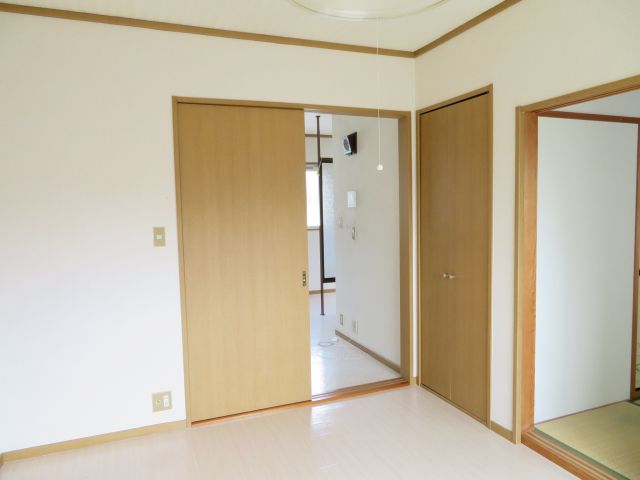 ベルシャイン柏原の内装写真