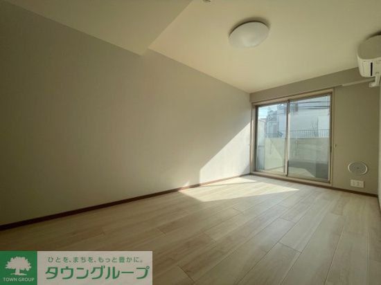 ＪＲ山手線 目黒駅 徒歩13分 4階建 築5年の居間写真