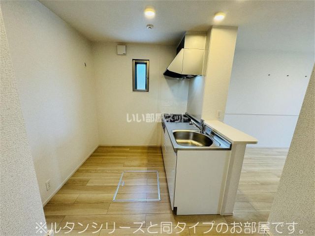 うるま市 2階建 新築のキッチン写真