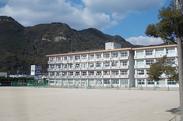 中学校　佐々町立佐々中学校（中学校）まで487m