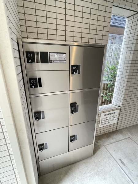 ロビー　宅配ボックス