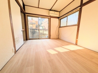 東栄荘の居間写真