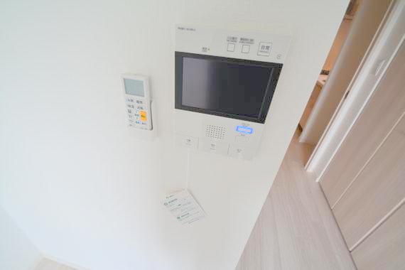 セキュリティ　TVモニターホンで来客が誰か確認してから開けて下さいね