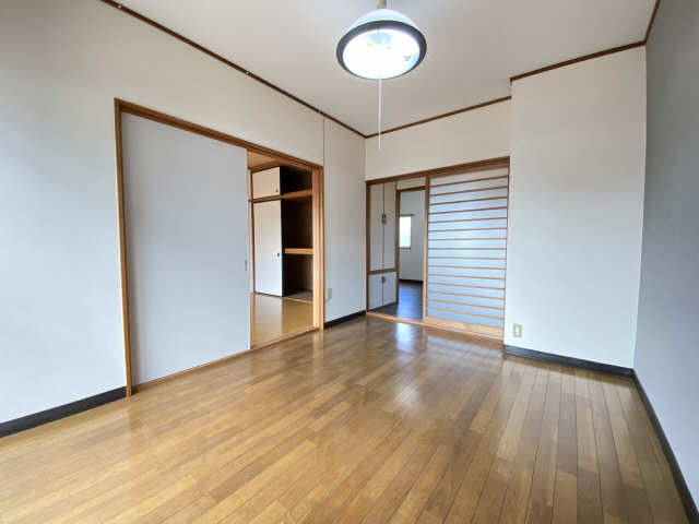 ファミール千代崎B棟の居間写真