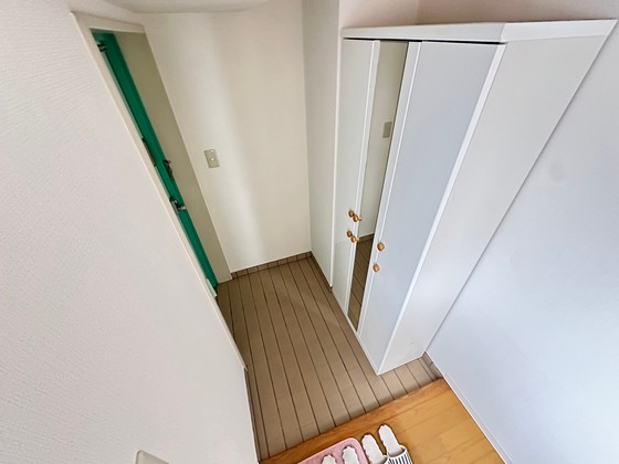 玄関　※別号室の写真です。