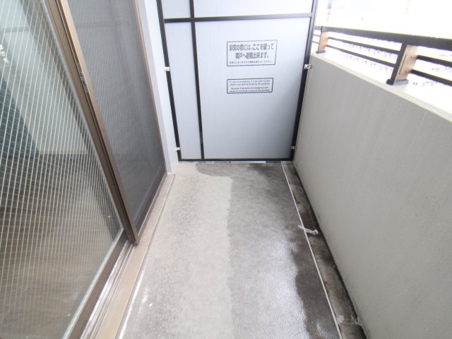 バルコニー　暖かな日差しのふりそそぐバルコニー