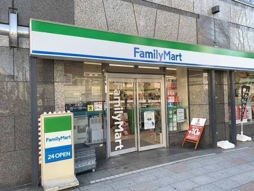 コンビニ　ファミリーマート 築地六丁目店（コンビニ）まで239m