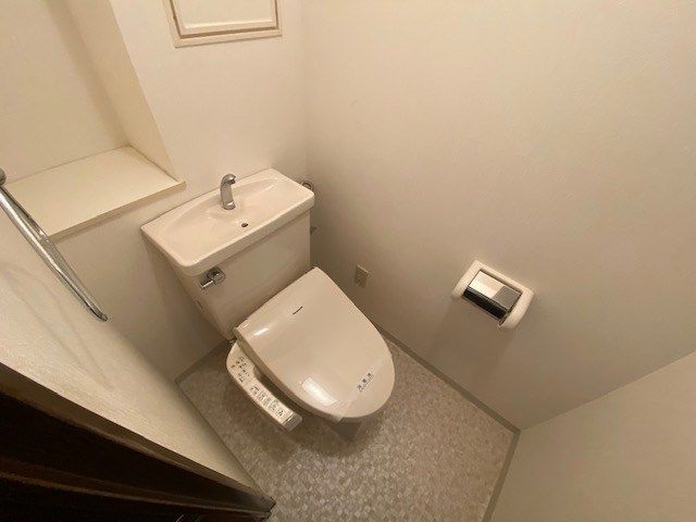 神戸電鉄有馬線 大池駅 徒歩3分 4階建 築35年のトイレ写真