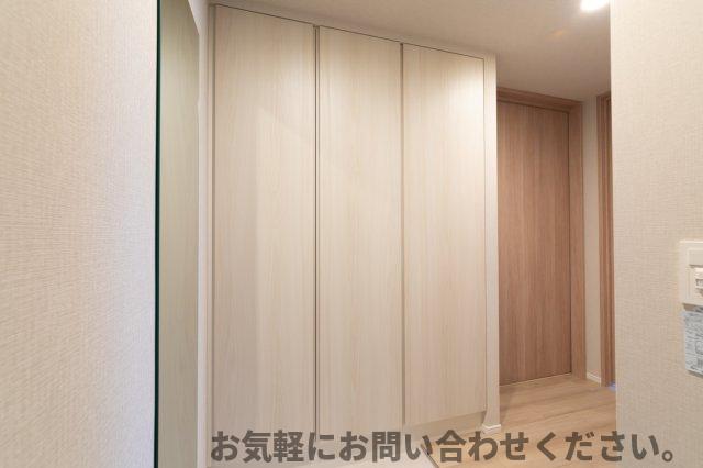 プラウドフラット上野松が谷の玄関写真