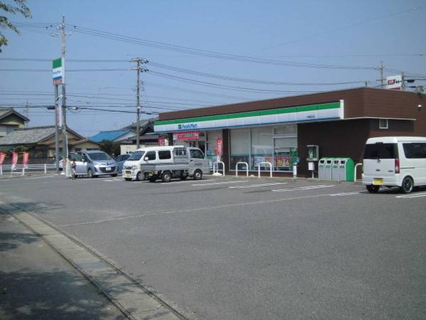 コンビニ　ファミリーマート一色開正店（コンビニ）まで400m