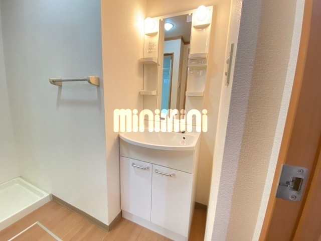 洗面設備　独立洗面台ありますよ。