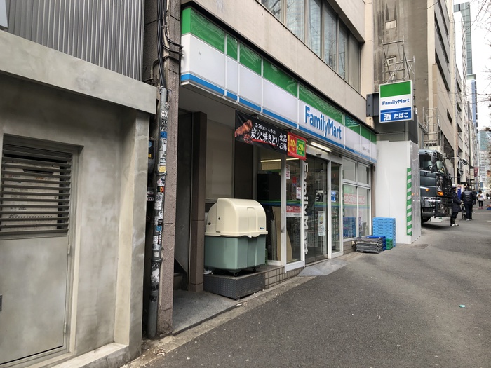 コンビニ　ファミリーマート（コンビニ）まで120m