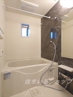 バス・シャワールーム　追い焚き・浴室暖房乾燥機あり