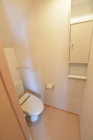トイレ　別号室の写真です。ご参考までに