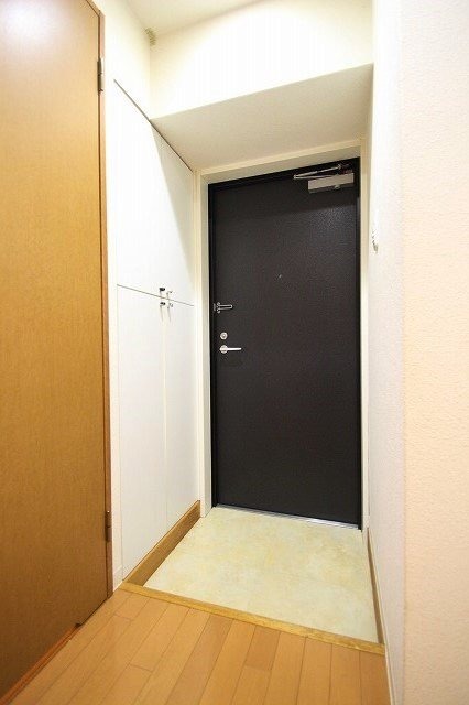 玄関　同物件別号室の写真です。