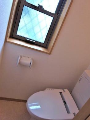 ＪＲ山手線 恵比寿駅 徒歩8分 3階建 築15年のトイレ写真