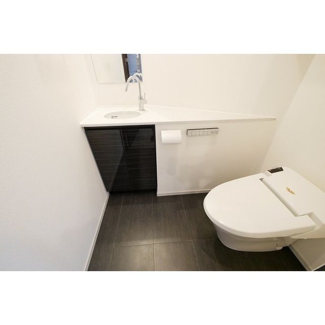 コンフォリア新宿イーストサイドタワーのトイレ写真