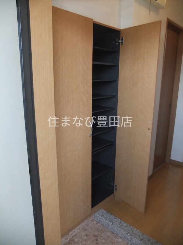玄関　同型別部屋写真