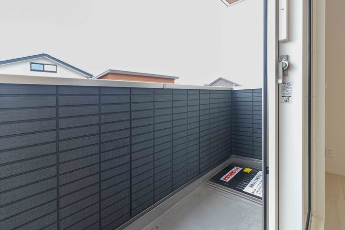 バルコニー　南向きの明るいバルコニー！
