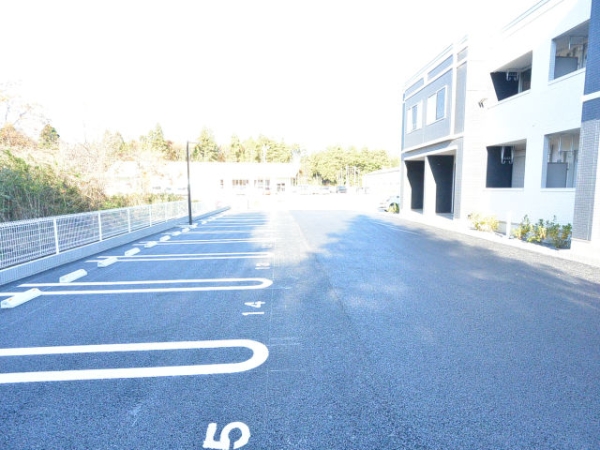 駐車場　※写真は同タイプの参考写真です
