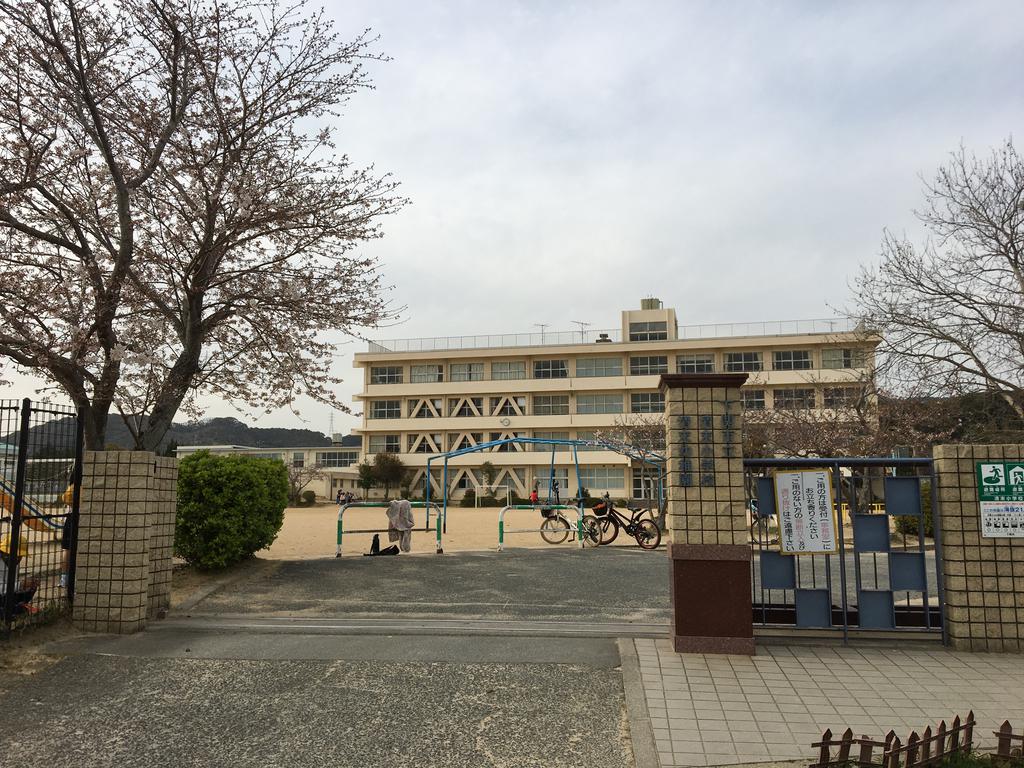 【グリーンピアハイツＡの小学校】