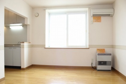 居室・リビング　同物件反転タイプ