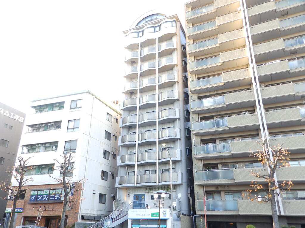 建物外観　8階の高層階