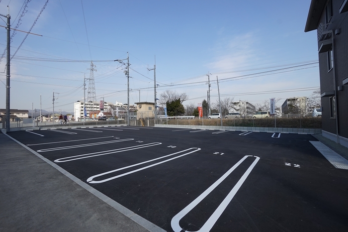 【福山市駅家町大字万能倉のアパートの駐車場】